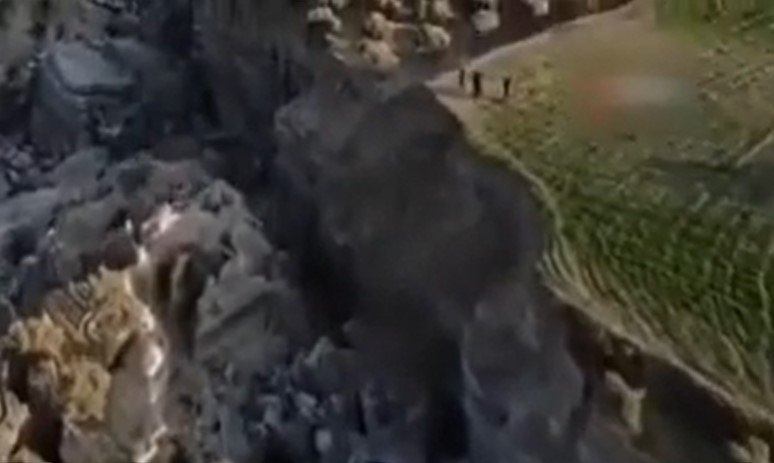 Огромен тектоничен разлом в турския Хатай беше заснет от хеликоптер В маслиново